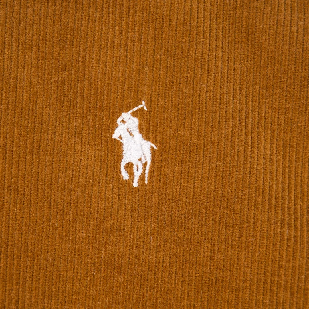 P660 💰zp version [Exclusive supply] Ralph Lauren/Ralph Lauren 2024aw retro Maillard style grain velvet lapel short high-waisted corduroy thickened down jacket - Maillard color 11-pit cotton corduroy face ✅ - 350T contrasting polyester lining inside Double-layer 360T high-density gallbladder ✅ - Original consistent YKK white copper nude zippers Zipper pockets on both sides of the inside ✅ - RL2024 new down jacket Khaki corduroy cotton jacket The warm atmosphere of autumn and winter is online. The comfort brought by the cotton corduroy face and the lapels of three-dimensional particle velvet. The high-waisted short version takes into account both the version and warmth. Color: Khaki Brown Size: S M L XL Number: WW10759